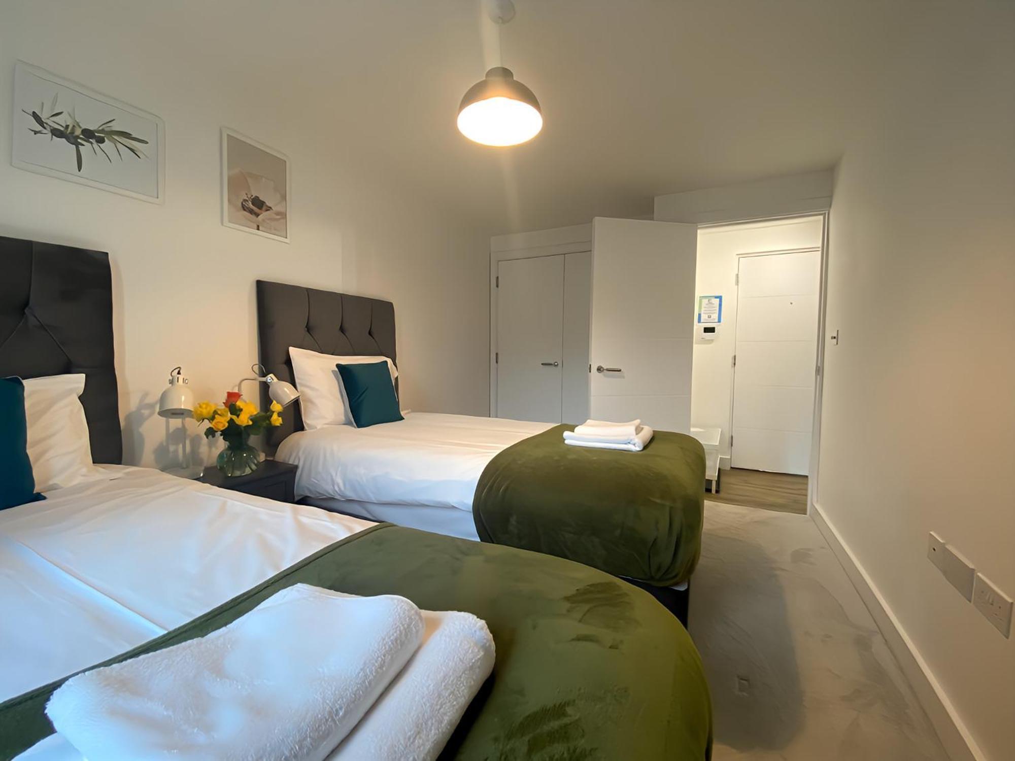 Cambridge Stays Riverside Apart Hotel With 2Br Flats At The City Centre-Parking-Balcony ภายนอก รูปภาพ